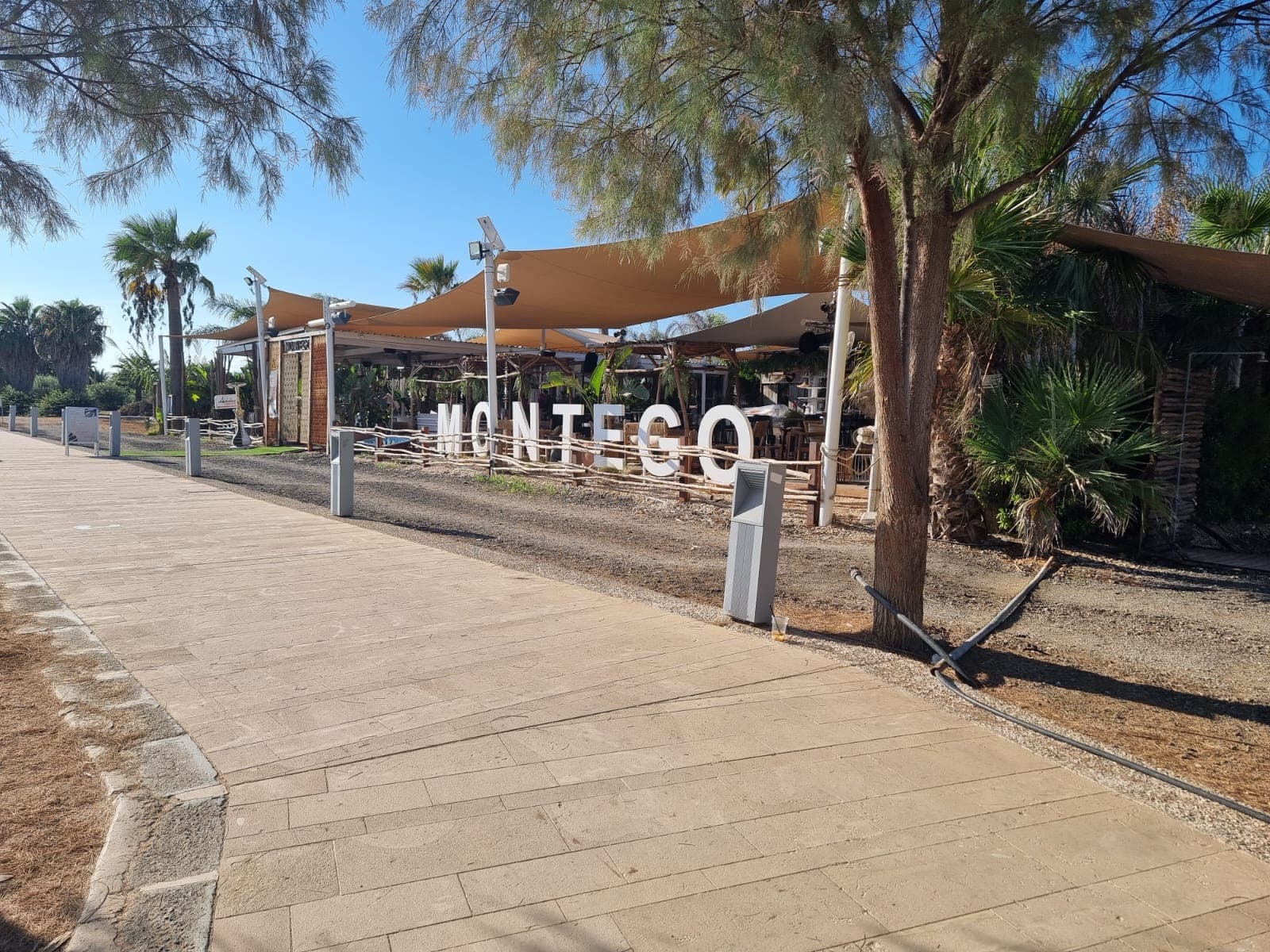 gallery.alt.montegoBeachBar